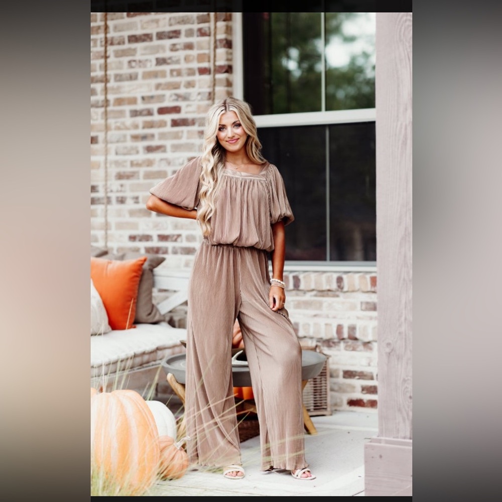 NWT Entro plisse square neck top and pant set mocha bronze  Small